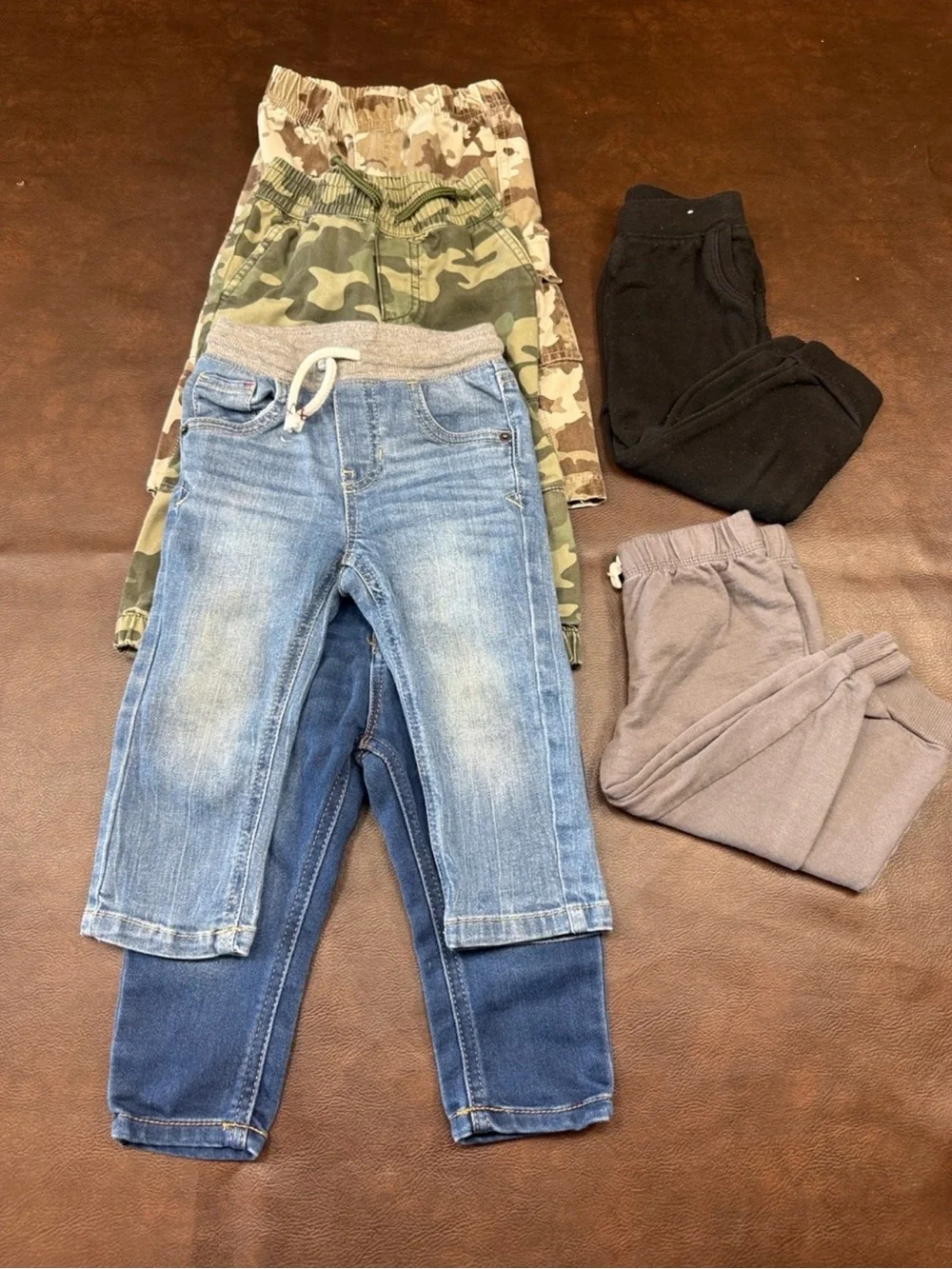 Bundle of 6 18 months boys pants.